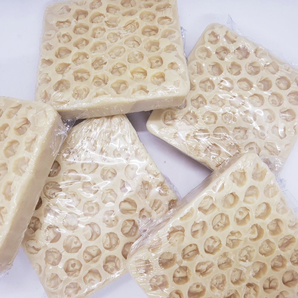 Honey & Beeswax Soap 4oz (1)